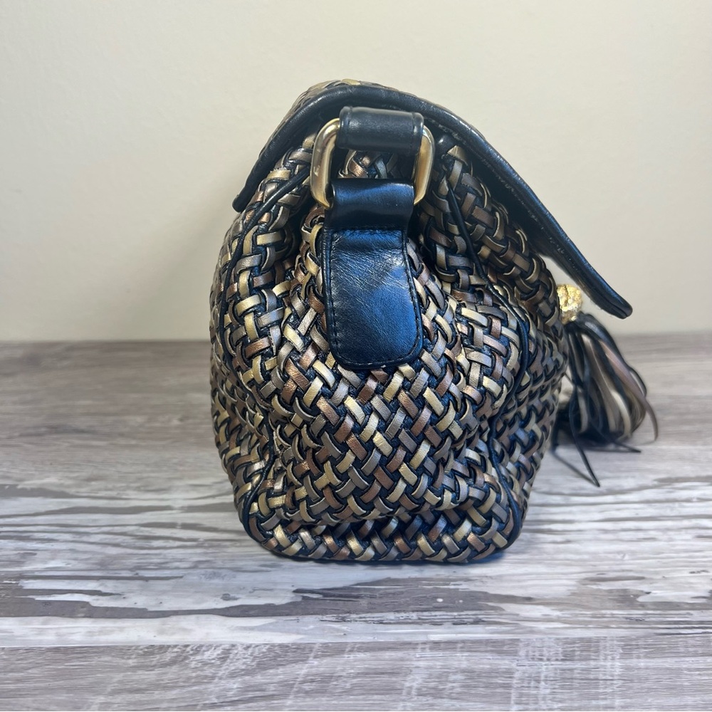 Elegant Woven Crossbody Bag with Tassel - REMARKABLE! - Picture 2 of 14